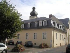Schloss/-kirche mit Arztpraxis und Betreuten Wohnungen
